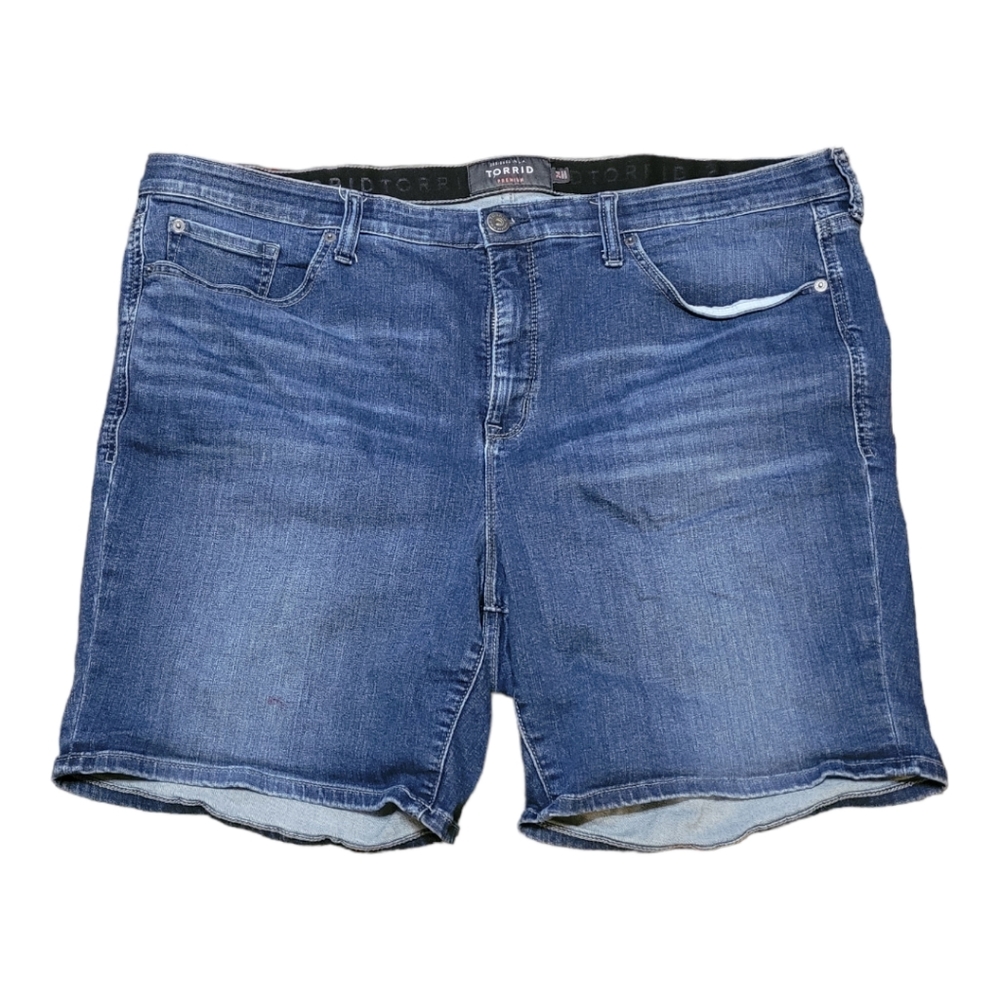 Torrid Dark Wash Denim Shorts - Size 3 - Pre-owned